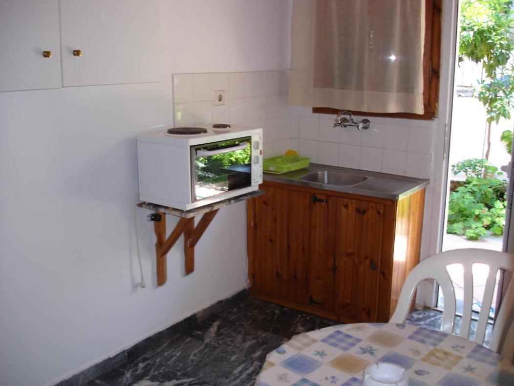 Ilias Appartements Tsaprounis Ellinika  ภายนอก รูปภาพ